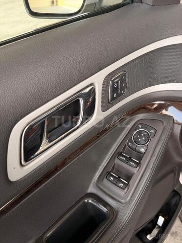 Ford Explorer-10
