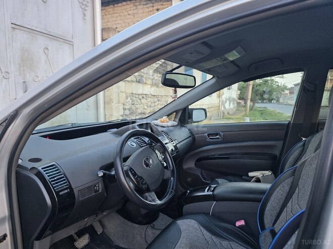 Toyota Prius-4