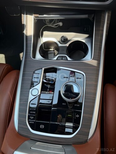BMW X7-8