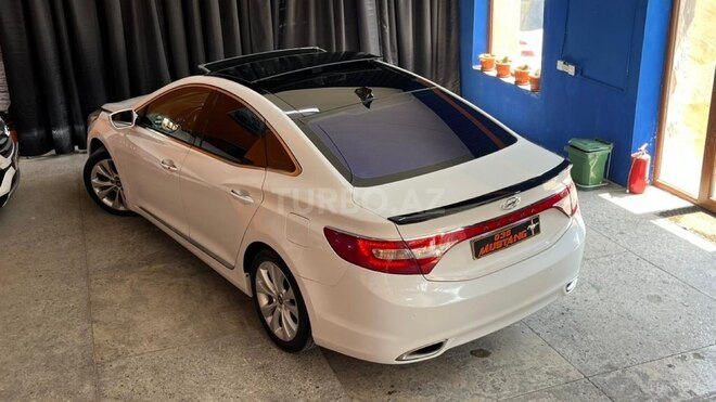 Hyundai Azera-10