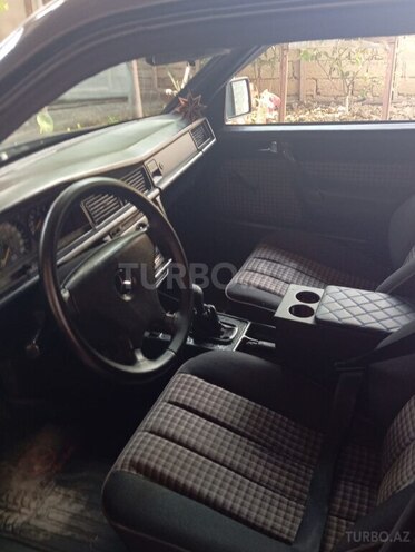 Mercedes 190-5