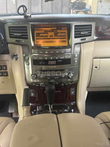 Lexus LX 570-16