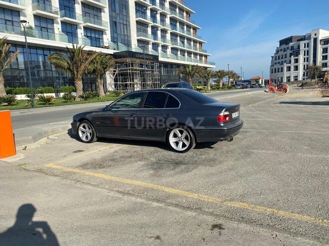 BMW 523-8