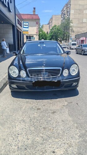Mercedes E 240-1
