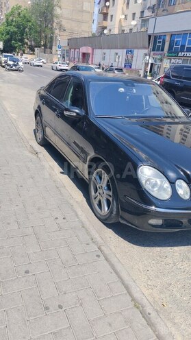 Mercedes E 240-4