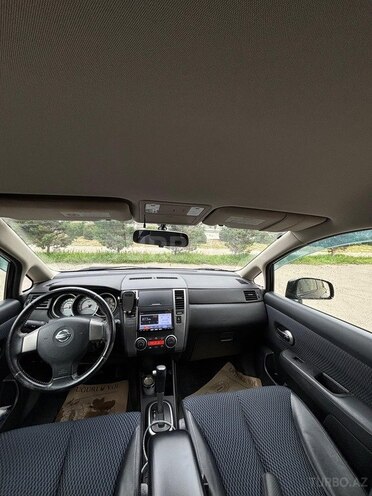 Nissan Tiida-5