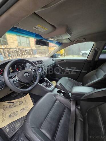 Volkswagen Jetta-5
