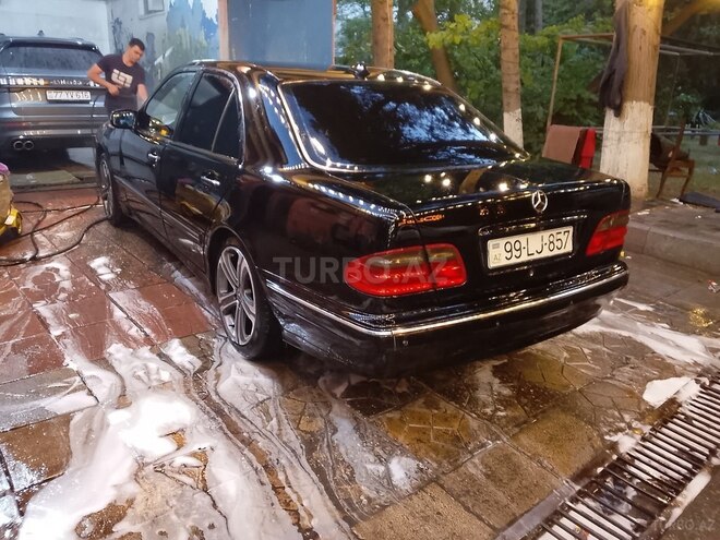 Mercedes E 240-12