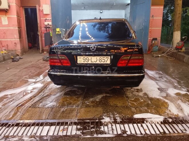 Mercedes E 240-10