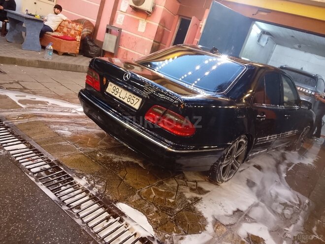 Mercedes E 240-8