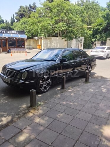 Mercedes E 240-1