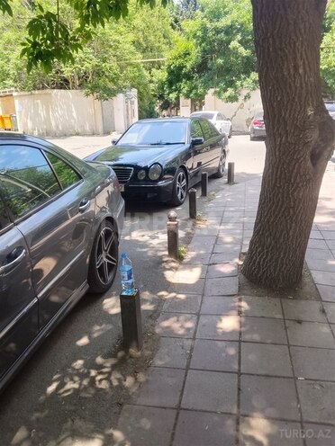 Mercedes E 240-2