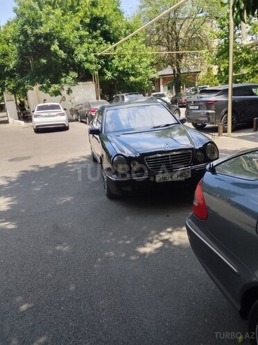 Mercedes E 240-6