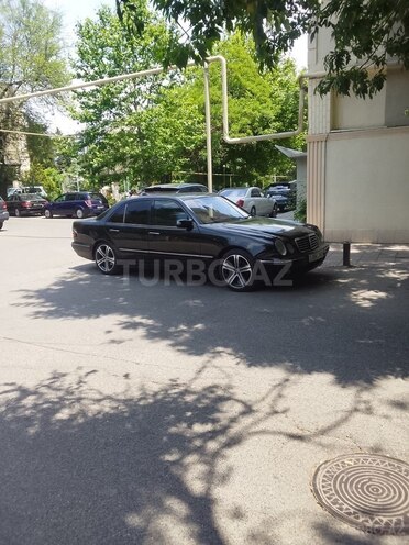 Mercedes E 240-3