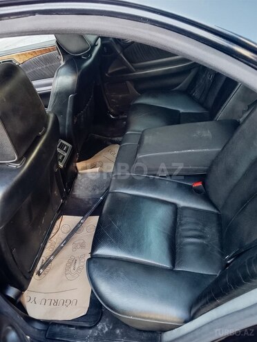 Mercedes E 240-13