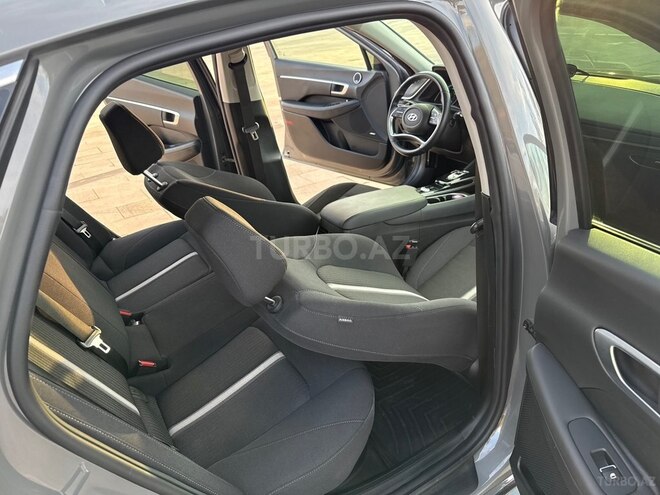 Hyundai Sonata-16