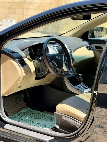 Hyundai Elantra-6