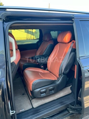 Kia Carnival-8