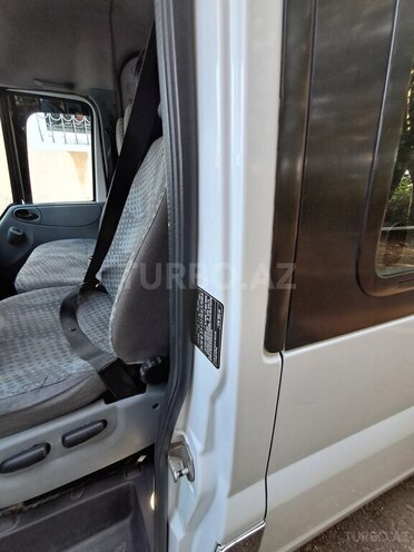 Ford Transit-5