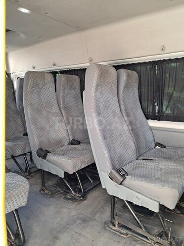 Ford Transit-10