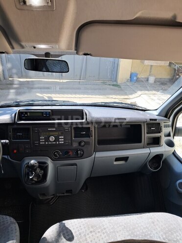 Ford Transit-12