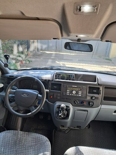 Ford Transit-11
