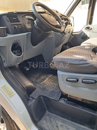 Ford Transit-14