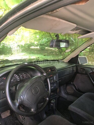 Opel Vectra-4