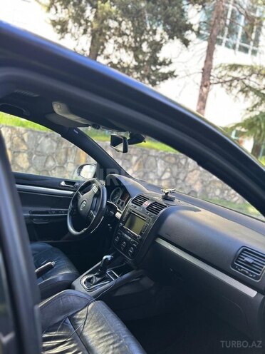Volkswagen Golf R32-6