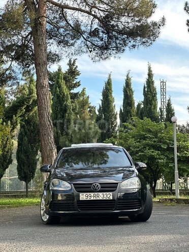 Volkswagen Golf R32-1