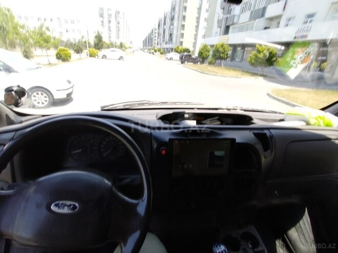 Ford Transit-5