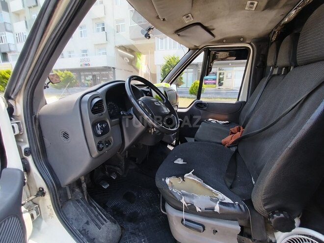 Ford Transit-9
