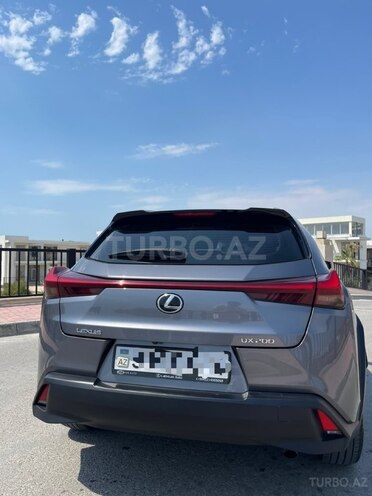 Lexus UX 200-10