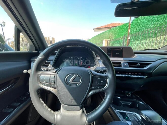 Lexus UX 200-16