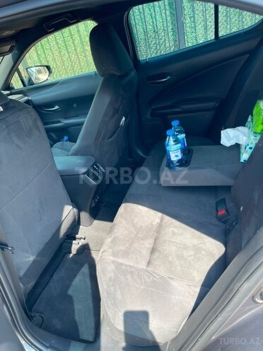 Lexus UX 200-20