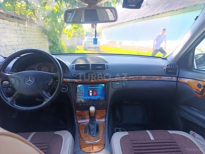 Mercedes E 240-3
