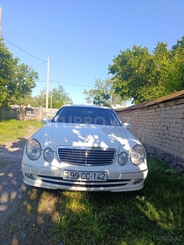 Mercedes E 240-1