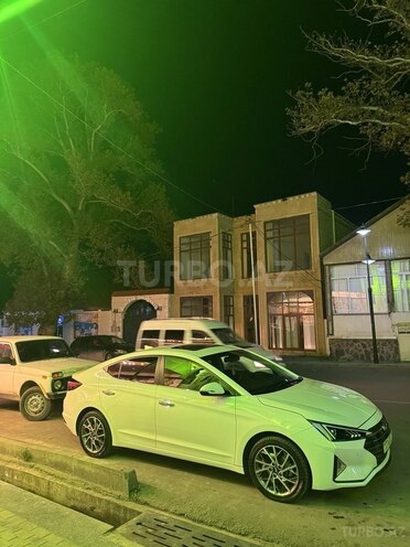 Hyundai Elantra-3
