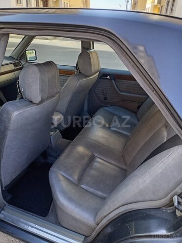 Mercedes 200 E-8