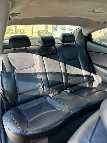 Hyundai Elantra-5