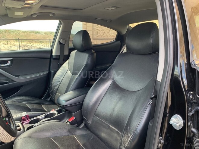 Hyundai Elantra-9