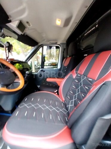 Ford Transit-9