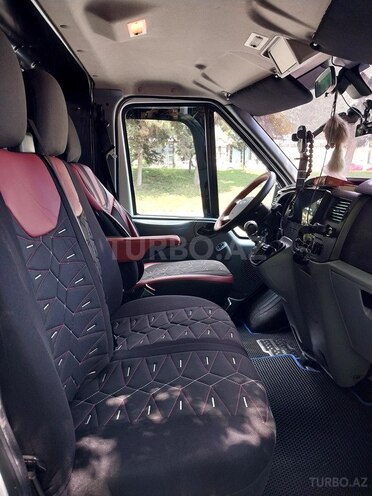 Ford Transit-7