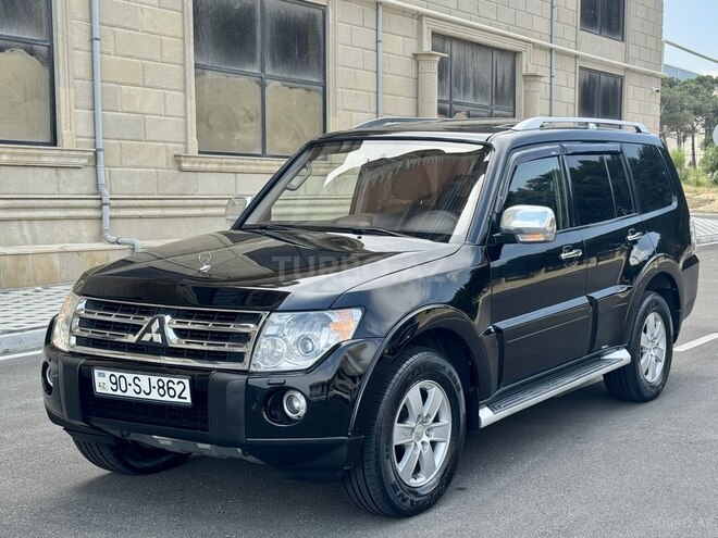 Mitsubishi Pajero-4