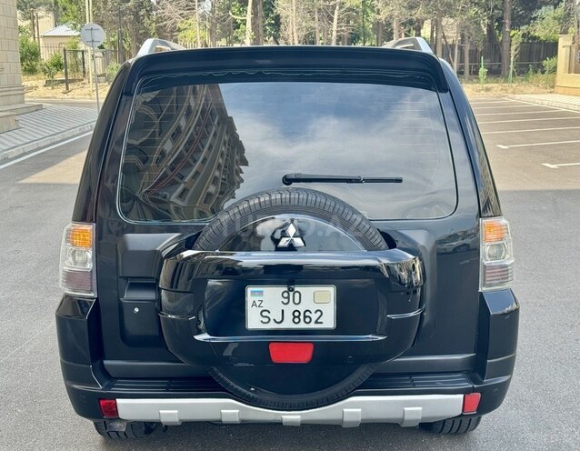 Mitsubishi Pajero-10