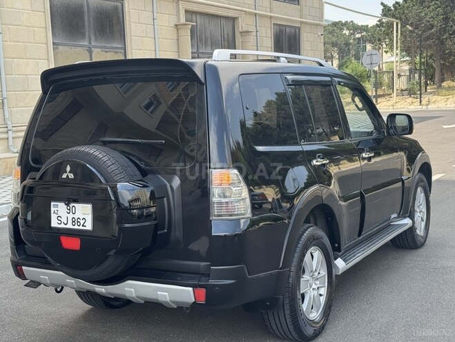 Mitsubishi Pajero-7