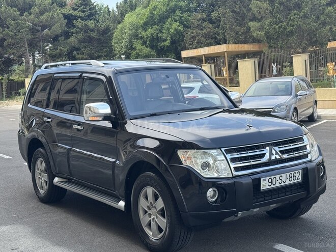 Mitsubishi Pajero-2