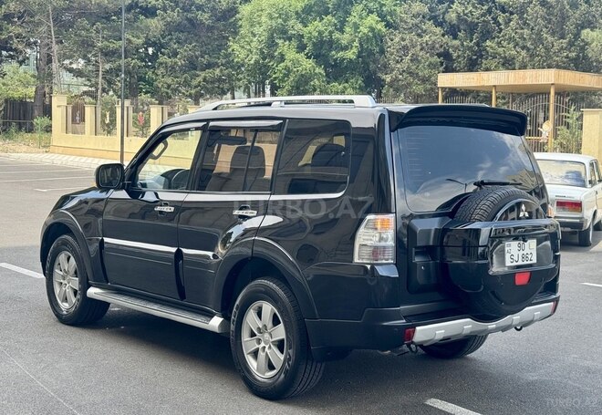 Mitsubishi Pajero-9