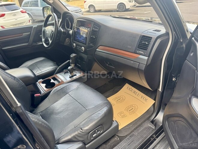Mitsubishi Pajero-12