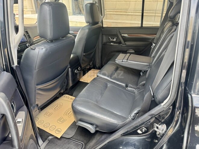 Mitsubishi Pajero-13